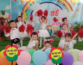 các cháu múa văn nghệ chào mừng năm học mới 2020-2021